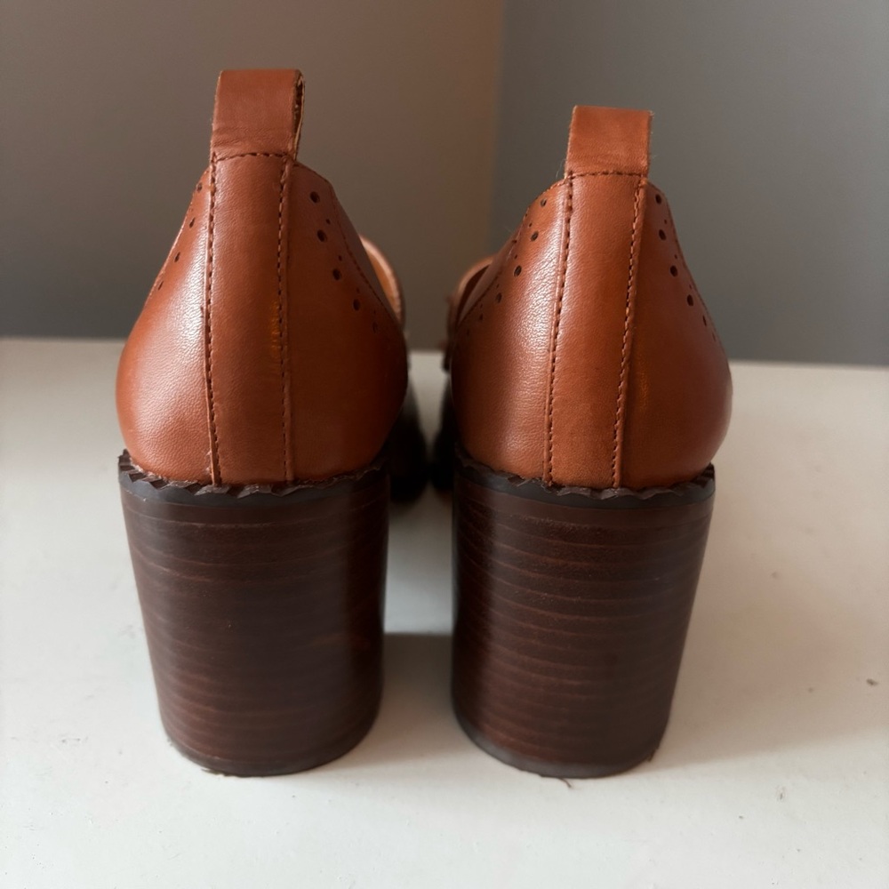 Vince Camuto Chelivia Leather Penny Loafer in Cognac, Block Heel, Tassel Size 6 - Picture 3 of 7